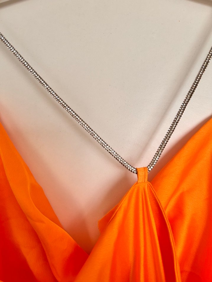 Turuncu Saten kısa V Yaka Elbise - Görsel 3