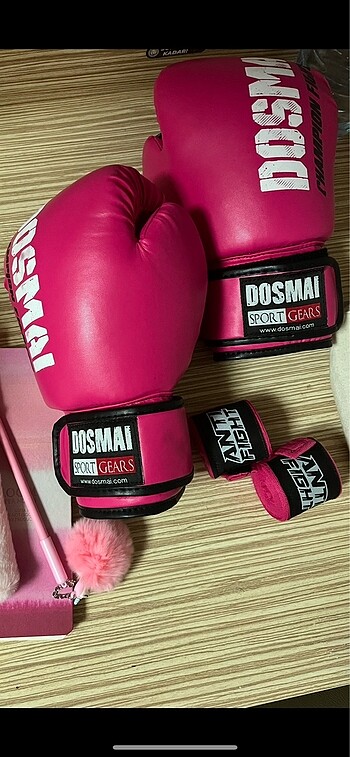 pembe boks eldiven bandaj