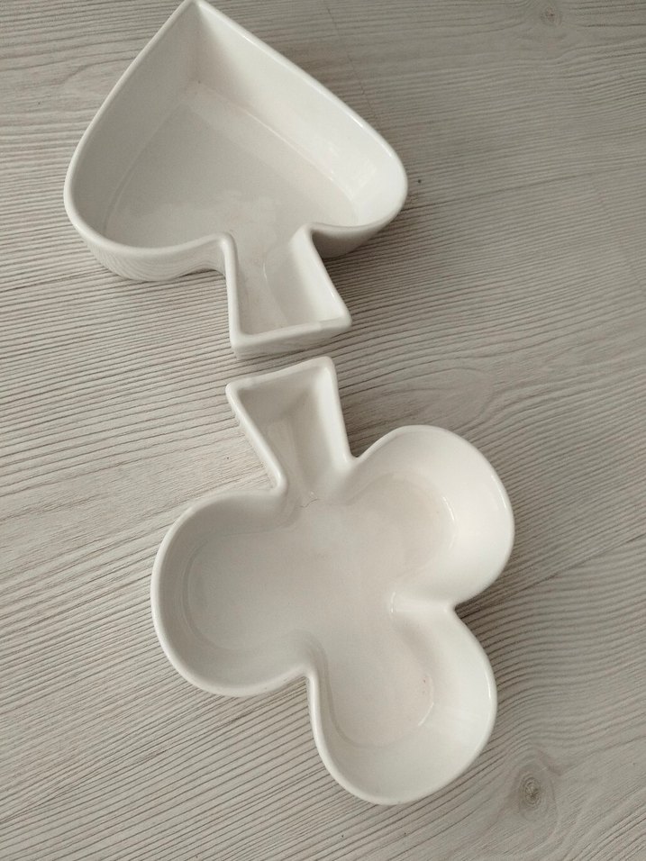 Beyaz Modern Kart Desenli Tabak Seti - Görsel 2