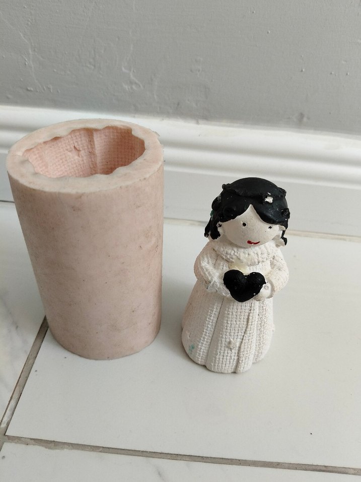 Beyaz Kalpli Figürin - Görsel 2