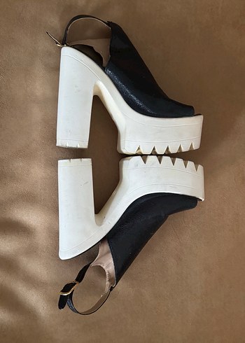 Siyah Rugan Platform Topuklu Kadın Ayakkabı - Görsel 6