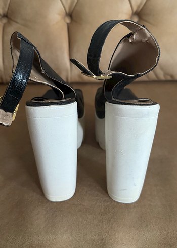 Siyah Rugan Platform Topuklu Kadın Ayakkabı - Görsel 3