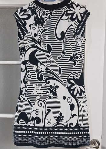 Desenli Kolsuz Kısa Elbise - Görsel 2