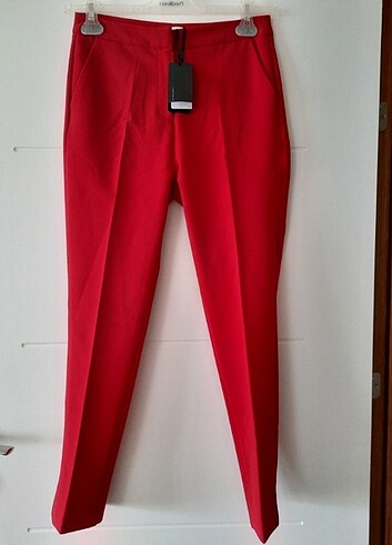 Kırmızı Pantolon 