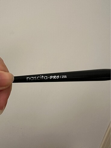 Beden Nascita pro 256 aydınlatıcı fırçası