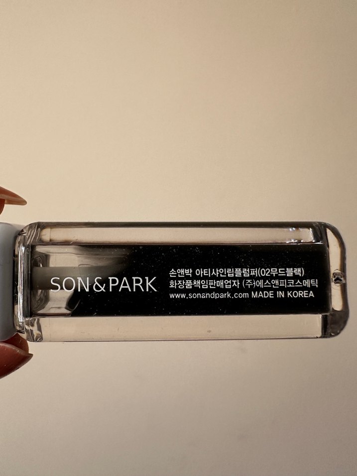 Son and park siyah lip gloss - Görsel 3