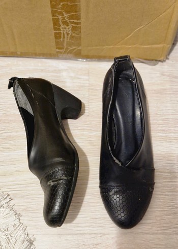 Siyah Yılan Desenli Topuklu Kadın Ayakkabı - Görsel 2