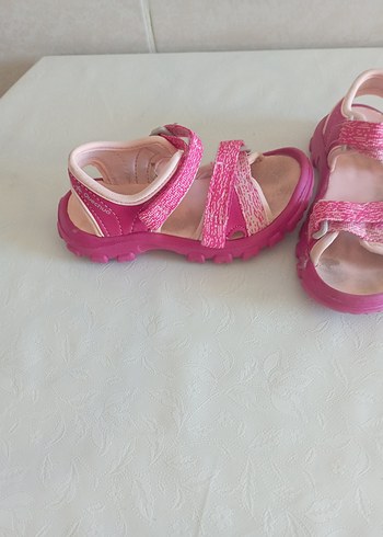 LC Waikiki Kız Çocuk Pembe Cırt Cırtlı sandalet ayakkabı
