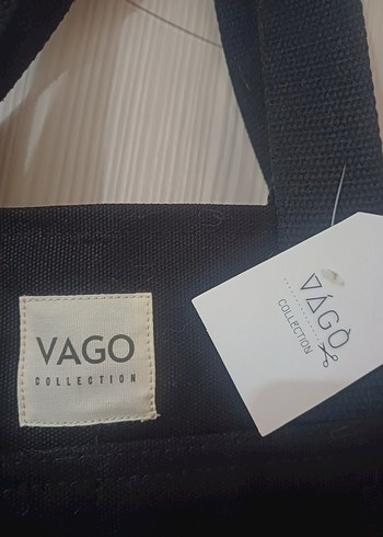 Bershka VAGO Siyah Minimalist Kol Çantası