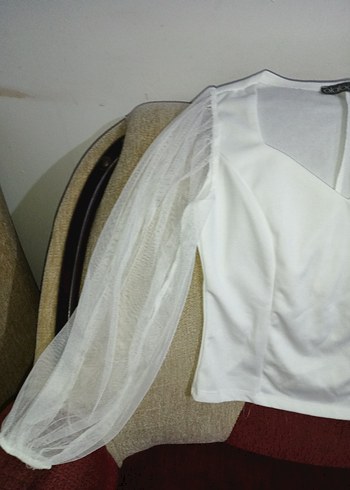 Beyaz V Yakalı  Mini Bluz kolları tül - Görsel 3