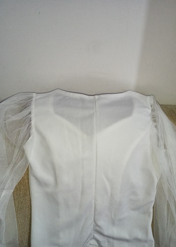 Beyaz V Yakalı  Mini Bluz kolları tül - Görsel 4