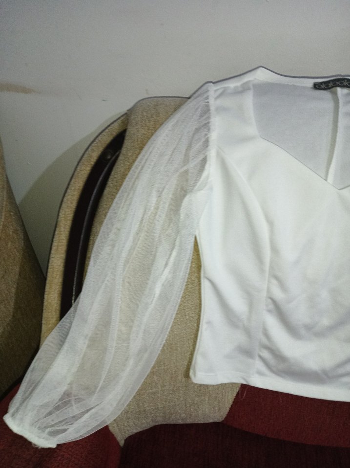 Beyaz V Yakalı  Mini Bluz kolları tül - Görsel 3