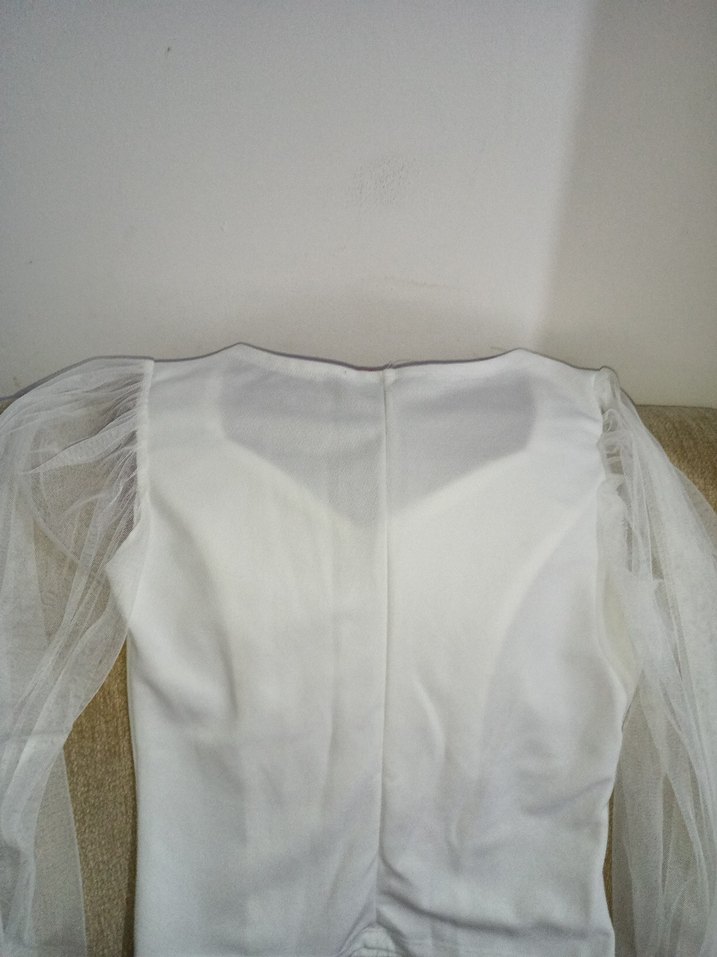 Beyaz V Yakalı  Mini Bluz kolları tül - Görsel 4