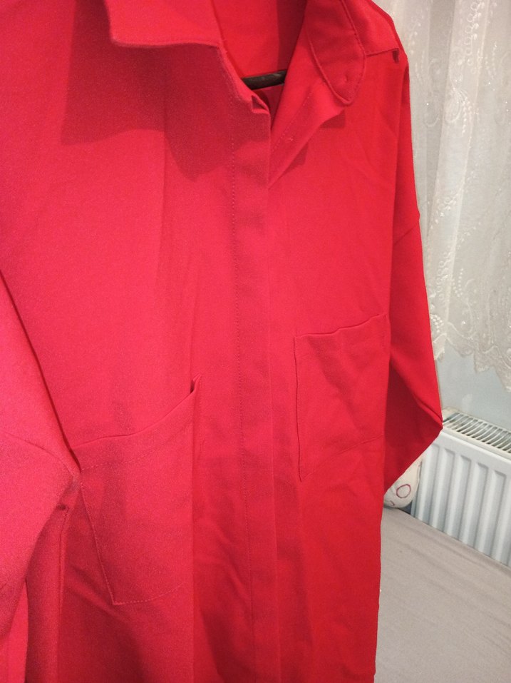 Kırmızı Düğmeli Kadın Gömlek - Görsel 2