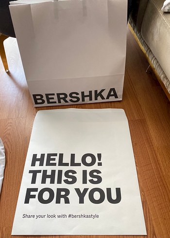  Bershka karton poşet ve hed.poşet