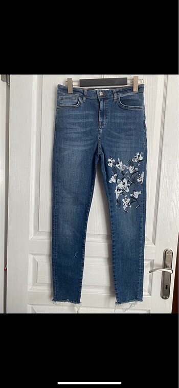Zara Zara çiçekl baskılı kot pantolon