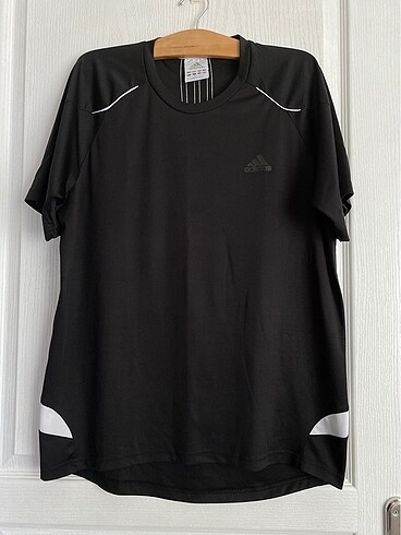 Adidas orjinal tshirt