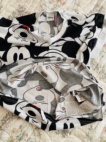 xs Beden siyah Renk Disney orjinal tshirt