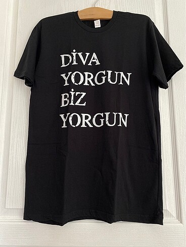 Diva yorgun biz yorgun baskılı siyah tshirt