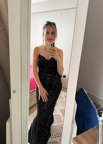 Siyah Parlak Uzun İnce Askılı Abiye Elbise - Görsel 3