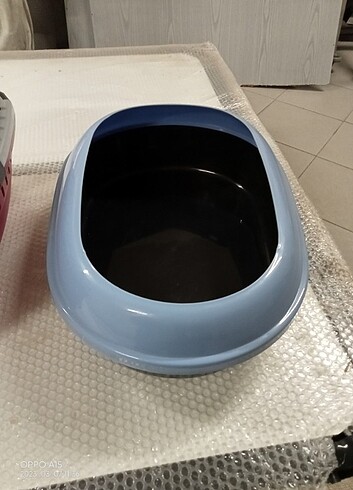 Kedi kafesi ve kedi WC si