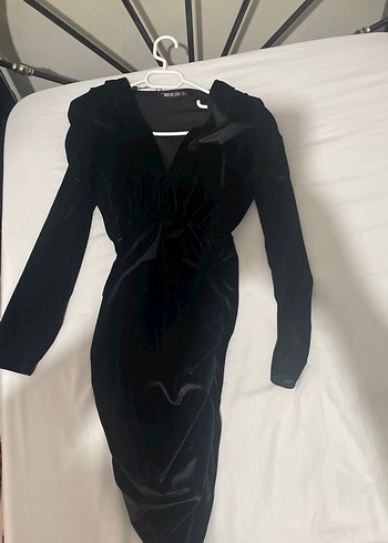 Siyah Kadife Mini V Yaka omzu vatkalı elbise - Görsel 3
