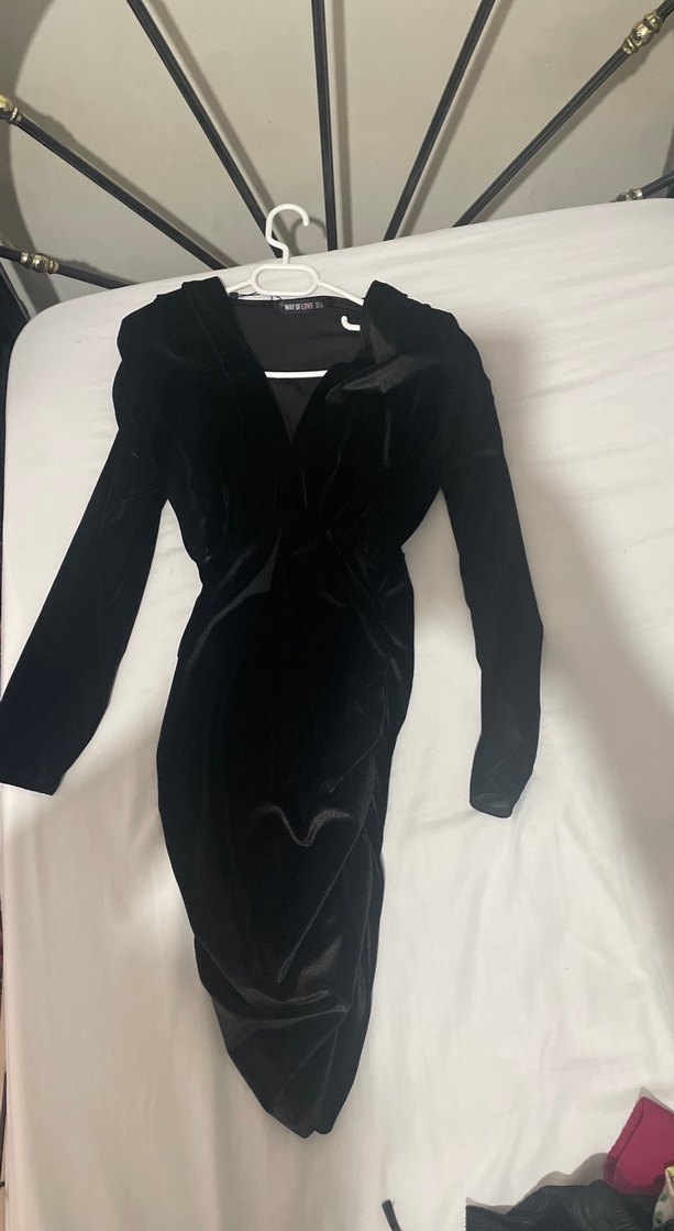 Siyah Kadife Mini V Yaka omzu vatkalı elbise - Görsel 3