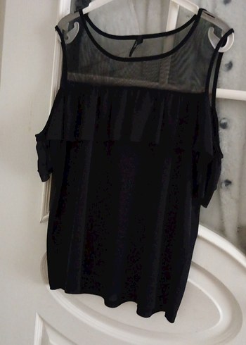 Siyah Dantel Detaylı Omuzları Açık Bluz - Görsel 9