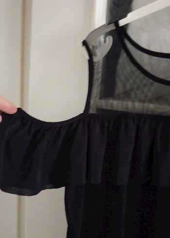 Siyah Dantel Detaylı Omuzları Açık Bluz - Görsel 6