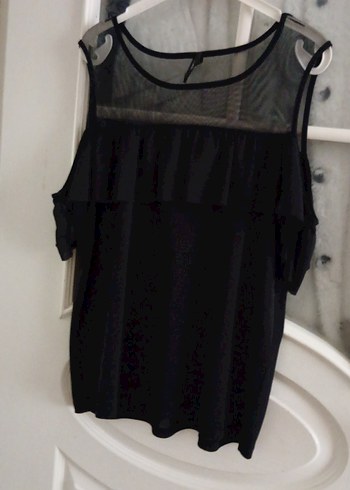 Siyah Dantel Detaylı Omuzları Açık Bluz - Görsel 8