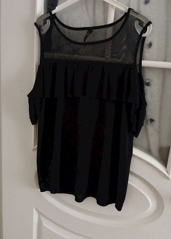 Siyah Dantel Detaylı Omuzları Açık Bluz - Görsel 5