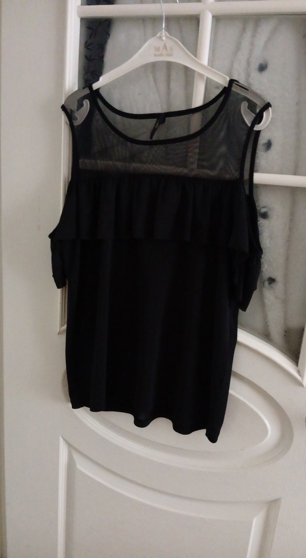 Siyah Dantel Detaylı Omuzları Açık Bluz - Görsel 5