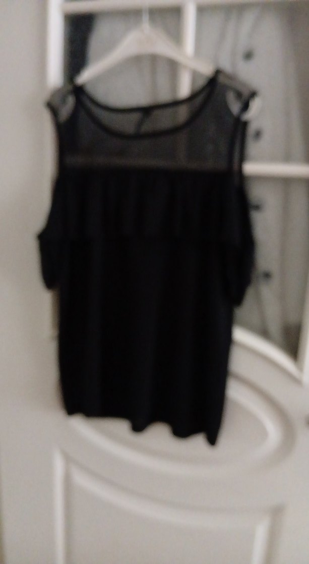 Siyah Dantel Detaylı Omuzları Açık Bluz - Görsel 3