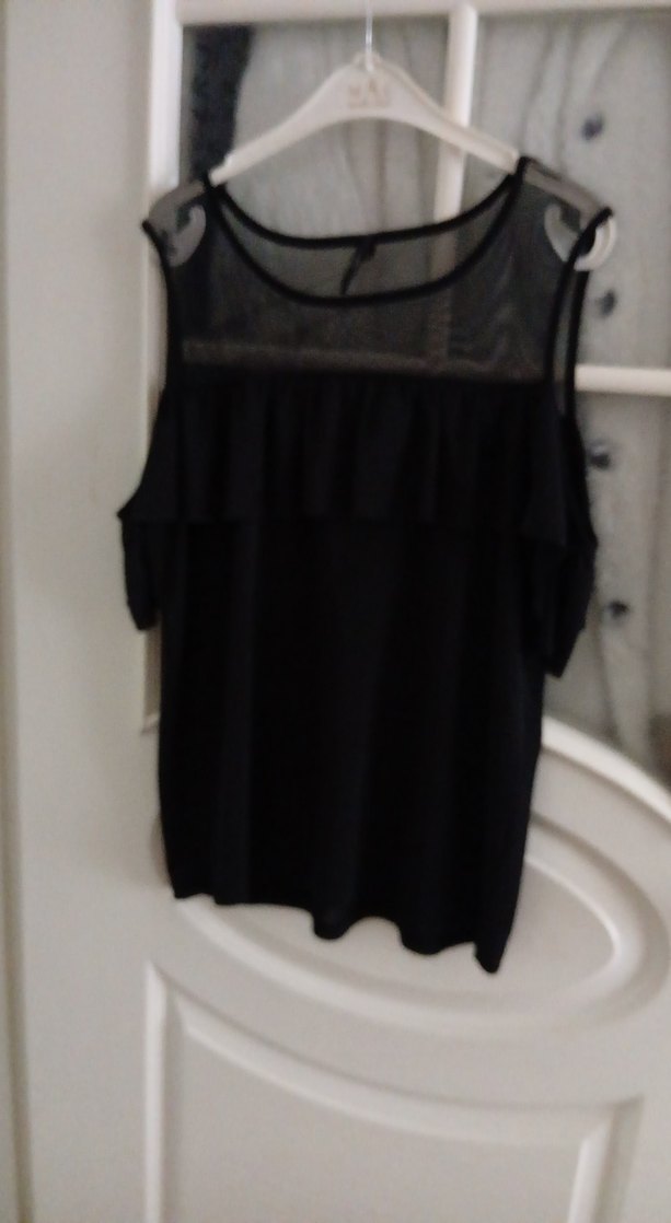 Siyah Dantel Detaylı Omuzları Açık Bluz - Görsel 4