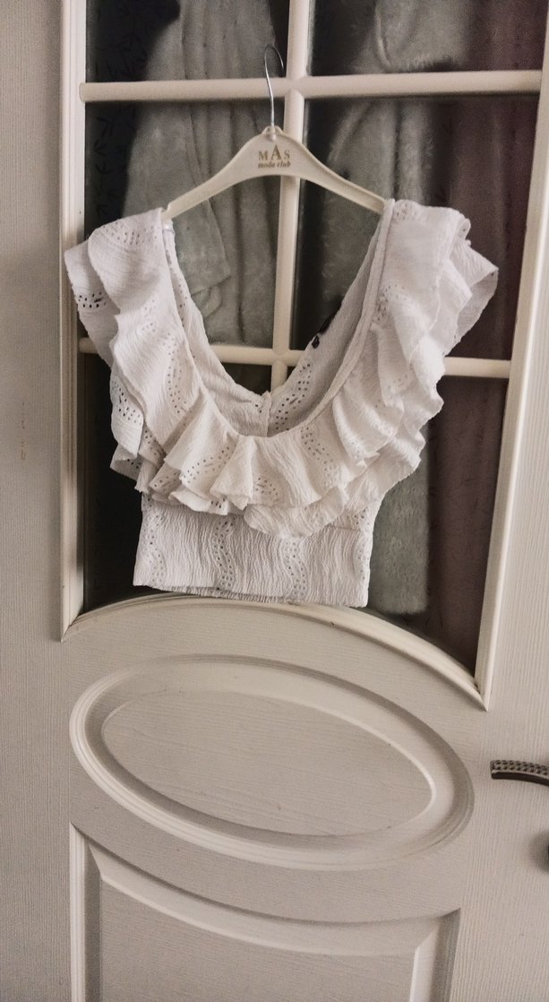 Beyaz Fırfırlı Kolsuz Keten Bluz - Görsel 2