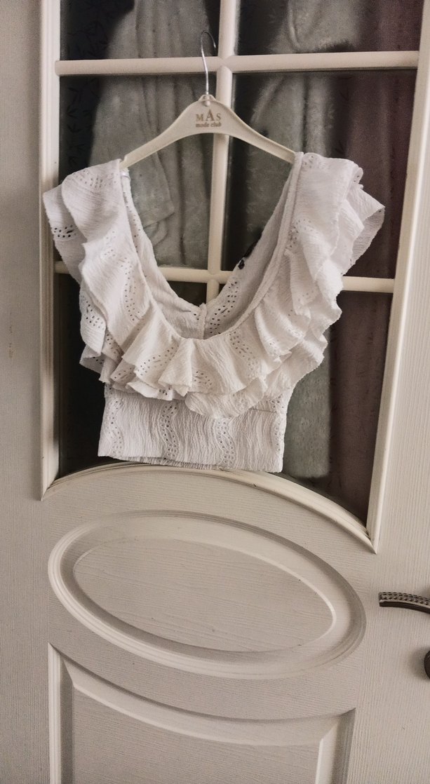 Beyaz Fırfırlı Kolsuz Keten Bluz - Görsel 3