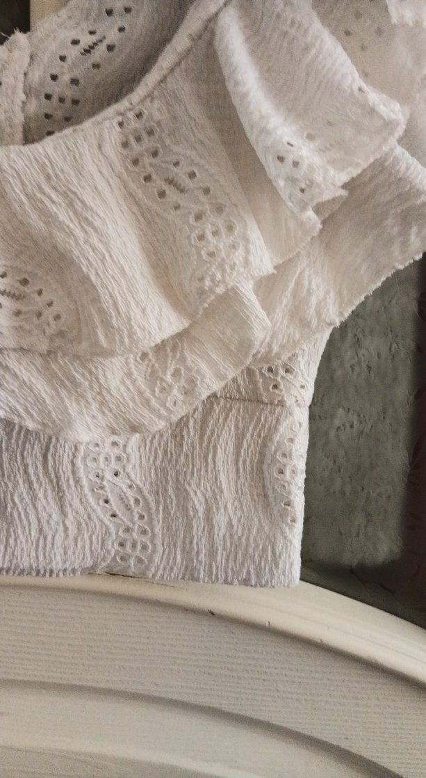 Beyaz Fırfırlı Kolsuz Keten Bluz - Görsel 4