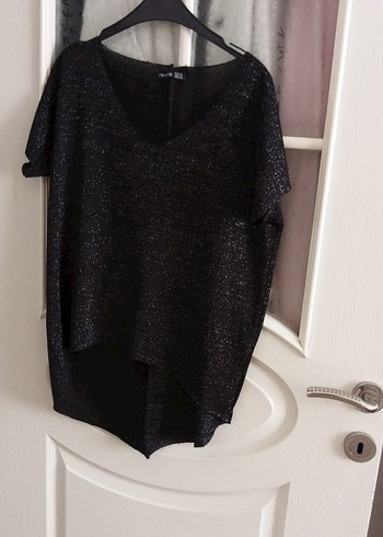 Siyah V Yaka Dökümlü Kadın Bluz - Görsel 3