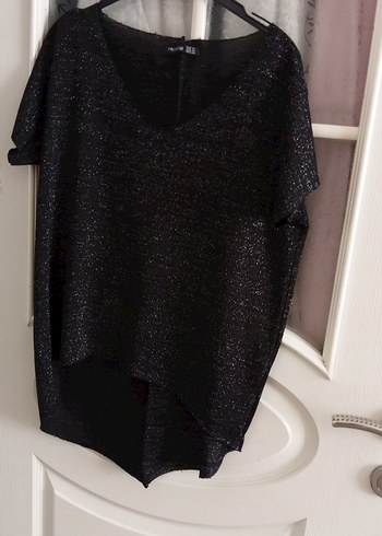 Siyah V Yaka Dökümlü Kadın Bluz - Görsel 5