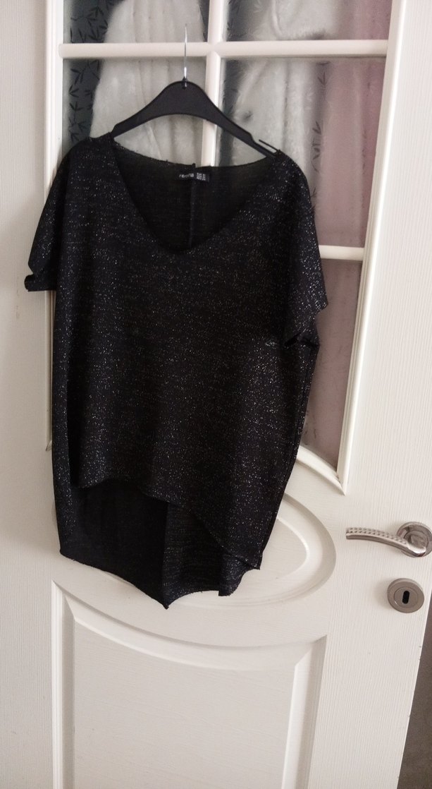 Siyah V Yaka Dökümlü Kadın Bluz - Görsel 3