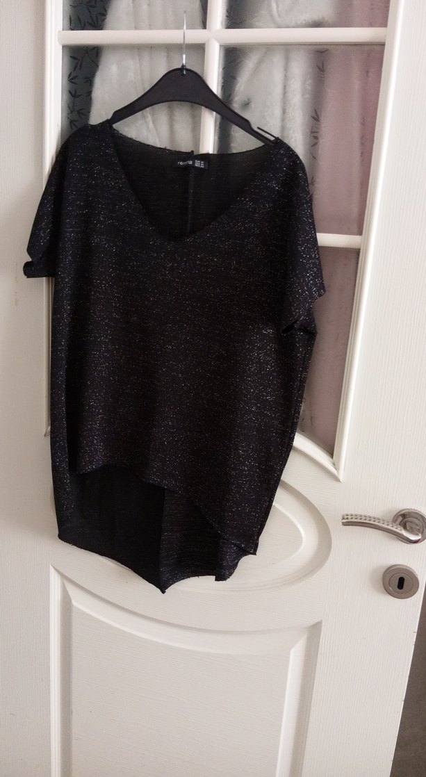 Siyah V Yaka Dökümlü Kadın Bluz - Görsel 4