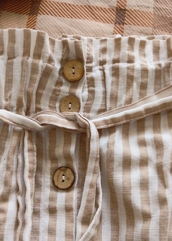 Düğmeli Bej Çizgili Keten  Mini Etek - Görsel 2