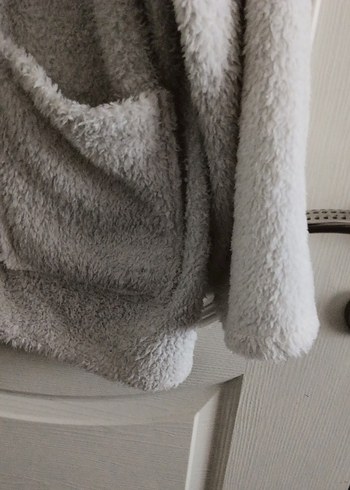 Peluş Düğmeli Beyaz Midi Kadın Ceket - Görsel 4