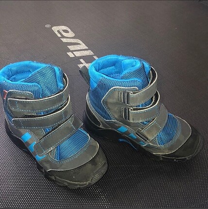 Orjinal Adidas 25,5 no erkek çocuk bot