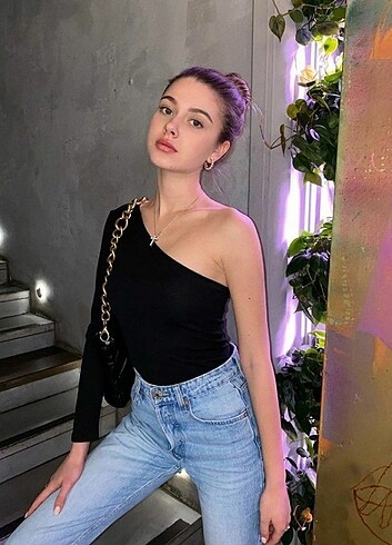 Siyah Tek Omuz Açık Uzun Kol Bluz