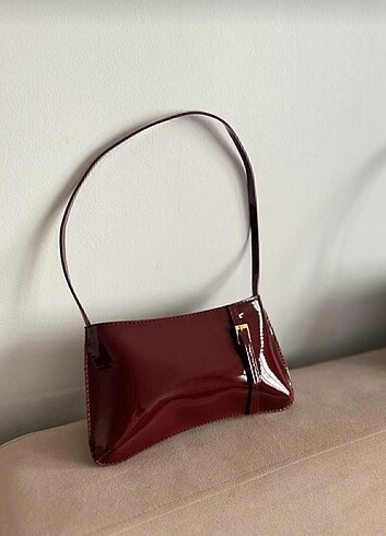 Bordo Rugan Kemer Detaylı Baget Kol Çantası 