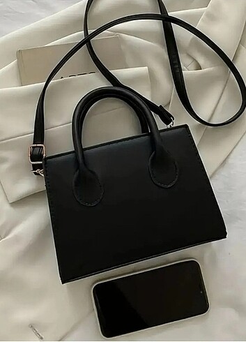 Bershka Kadın Siyah Trend Kare Mini Çanta