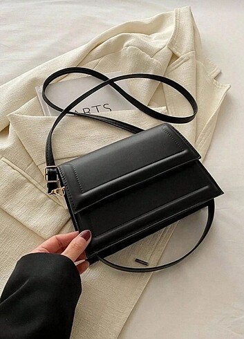 Prada Kadın Siyah Şık Tasarımlı Çapraz Askılı Kol Çantası