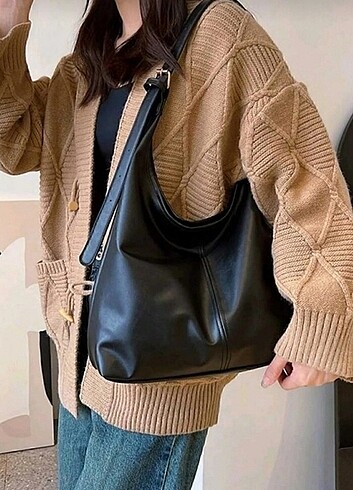Bershka (Butik Ürünüdür) Siyah Büyük Boy Suni Deri Ayarlanabilir Askılı