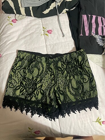 Desenli Mini Şort